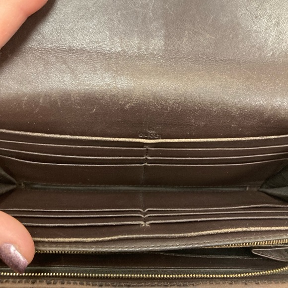 Gucci wallet.  Approximately 8x4 - Picture 13 of 13
